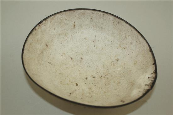 Dame Lucie Rie D.B.E. (1902-1995). A stoneware elliptical bowl, 20cm across, firing imperfection to one side